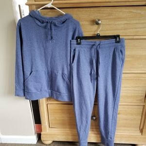 Nice jogging/sweatsuit